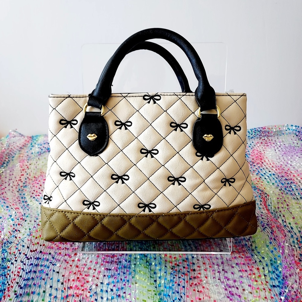 ⤵️LUV BETSY By Betsey Johnson Irish Cream Bowtie Tote Purse - Green Camo🤍 - Picture 6 of 13